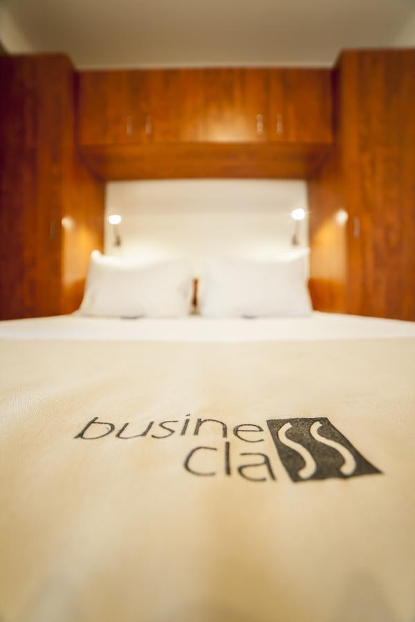 Business Class *